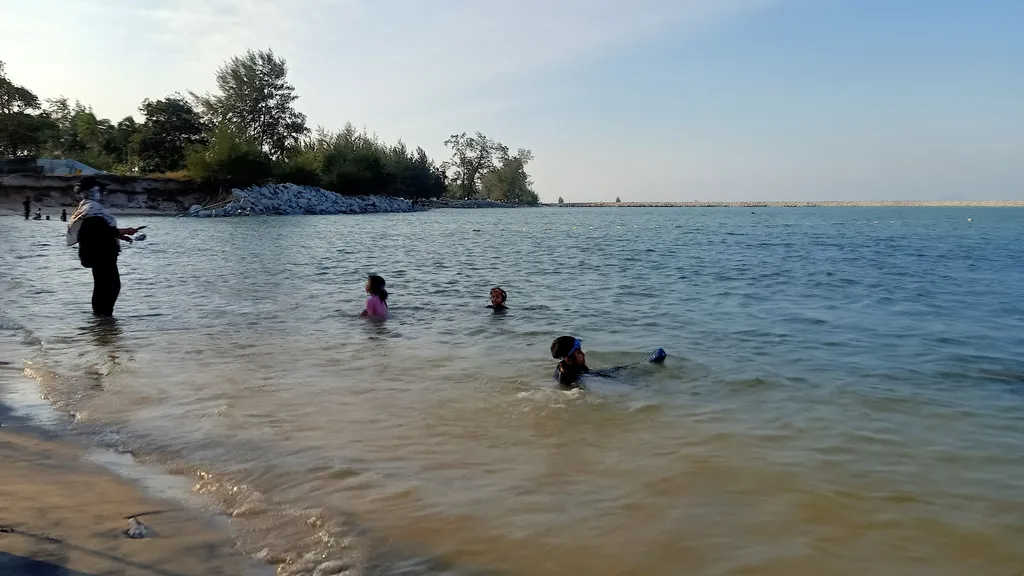 Pelbagai Aktiviti Menarik di Pantai Tok Jembal