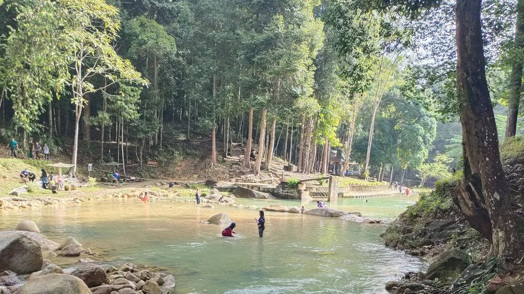 Pengalaman Mendamaikan dengan Alam di Panching Waterfall