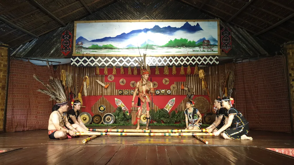 Pertunjukan Kebudayaan dan Tradisi di Monsopiad Village