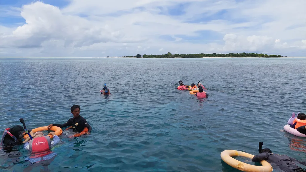Surga Menyelam dan Snorkeling di Mataking Island