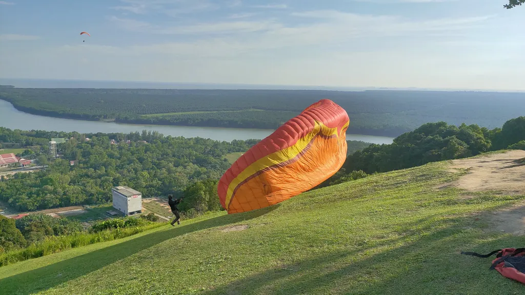 Waktu Terbaik untuk Paragliding di Bukit Jugra