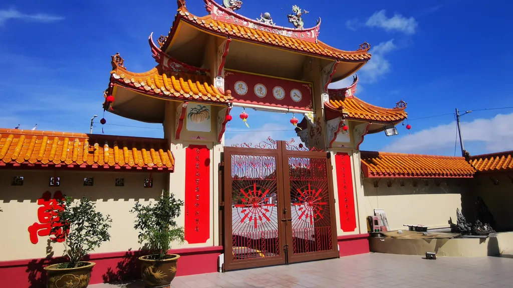 Destinasi Menarik Cameron Highland Sam Poh Thong Temple