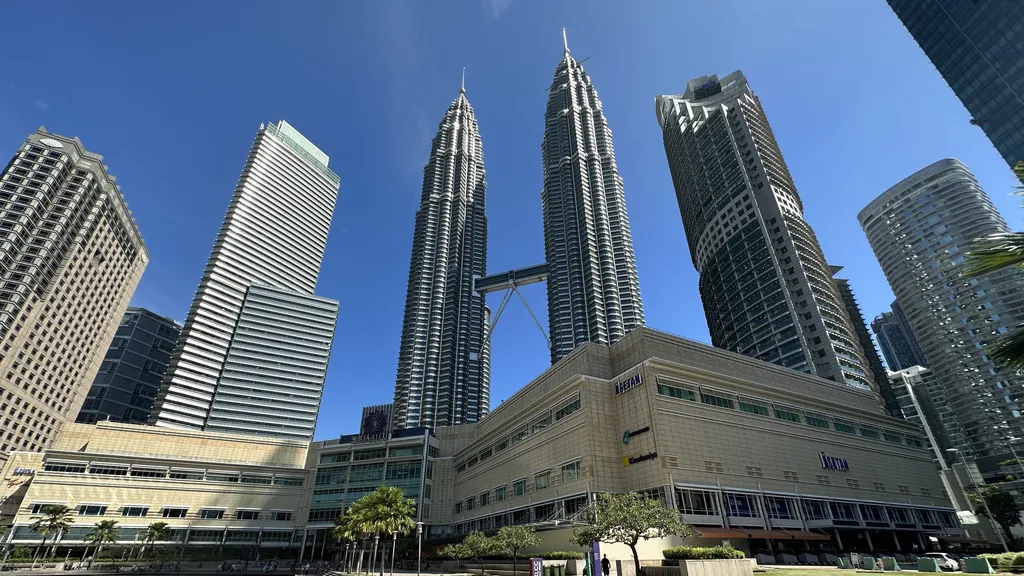 Tempat Menarik Petronas Twin Towers