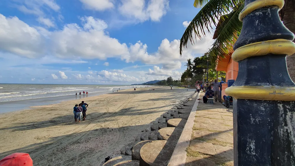 Tempat berbuka puasa tepi pantai di Pahang