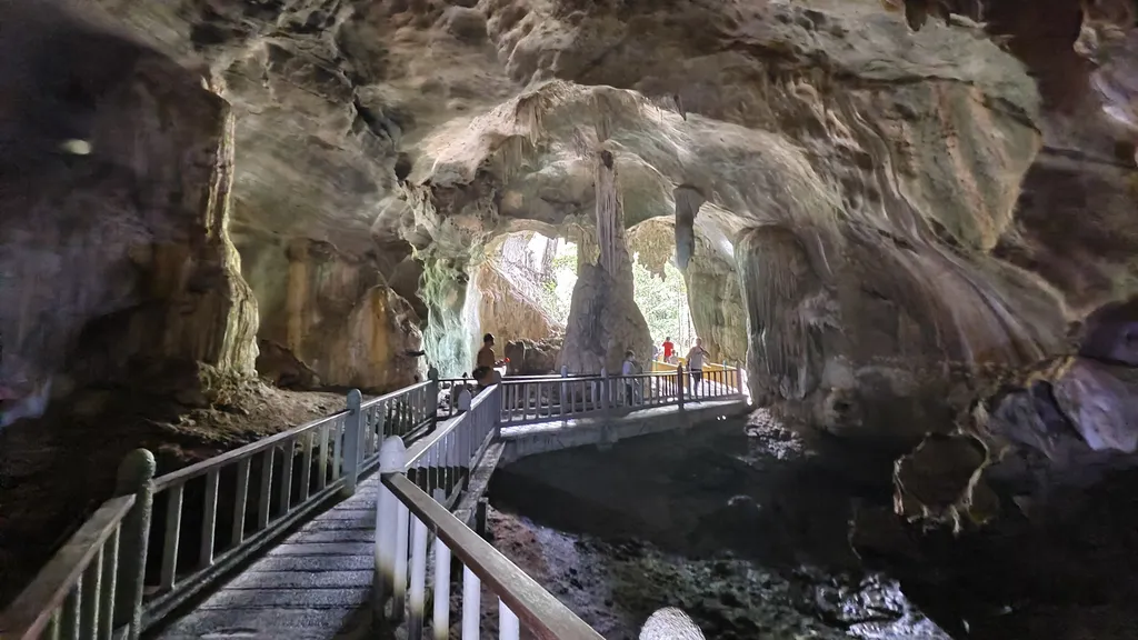 Tempat Menarik Pangkor Island Gua Kelawar