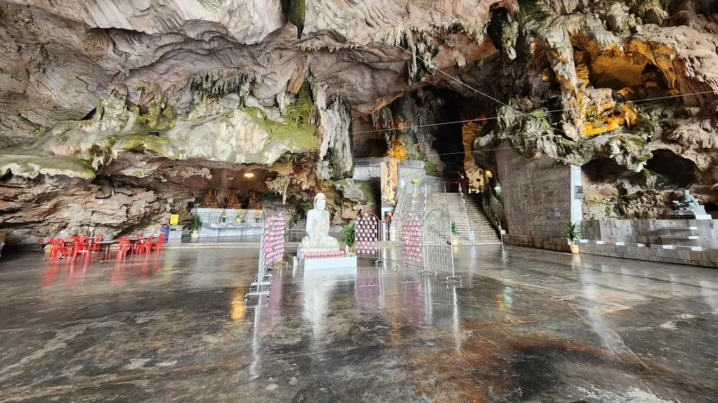 Tempat Menarik Pangkor Island Kuil Kek Lok Tong