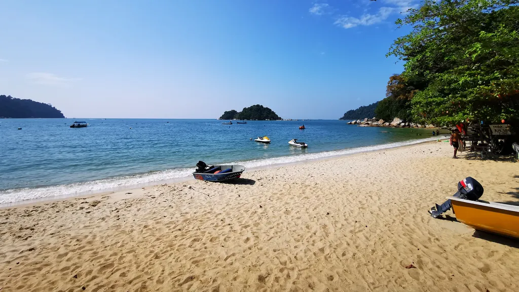 Tempat Menarik Pangkor Island Pantai Teluk Nipah