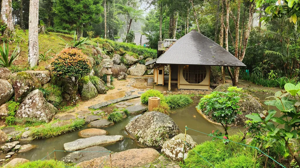 Bersantai dan Manjakan Diri di Japanese Village