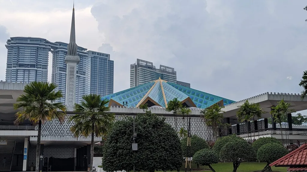 Keagungan Arsitektur dan Spiritualitas Masjid Negara Malaysia