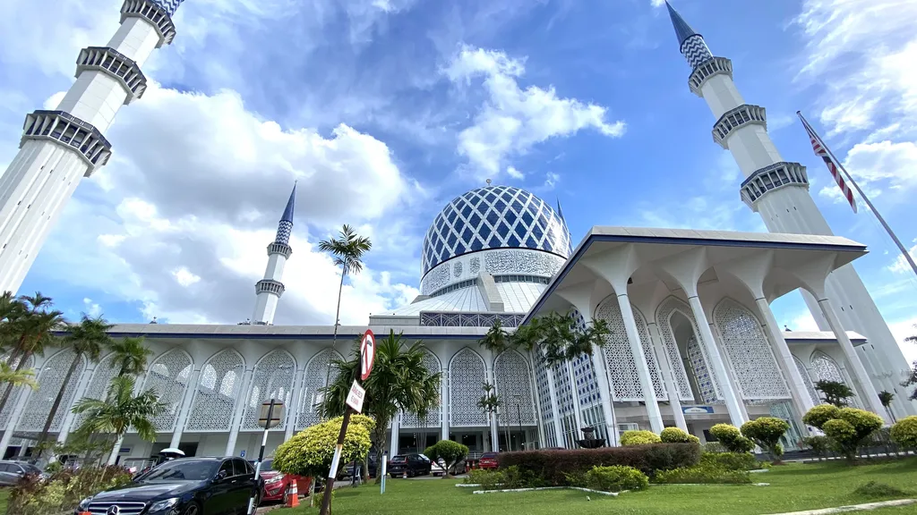 Keindahan Spiritual Masjid Sultan Salahuddin Abdul Aziz