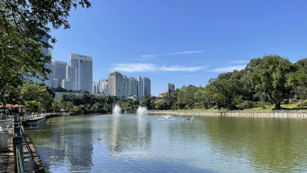 Oase Hijau di Tengah Kota Taman Tasik Perdana