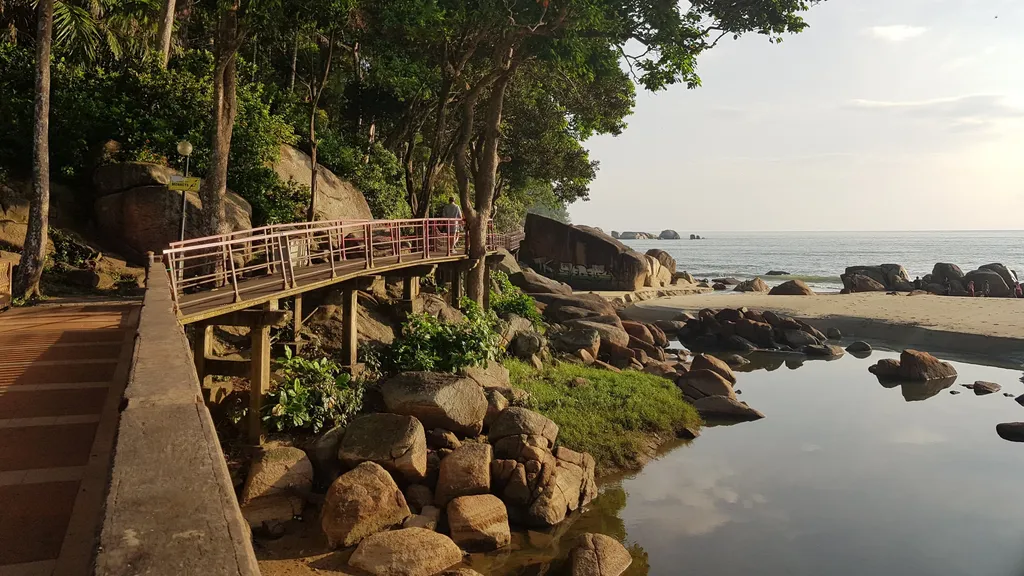 Pantai Teluk Chempedak