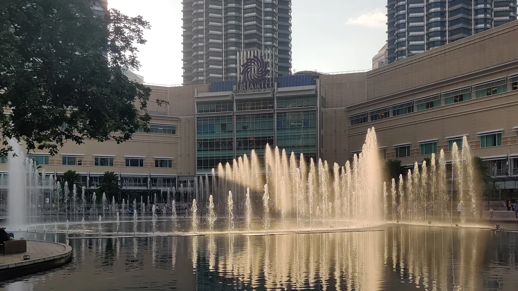 Pertunjukan Air Pancut di KLCC Park