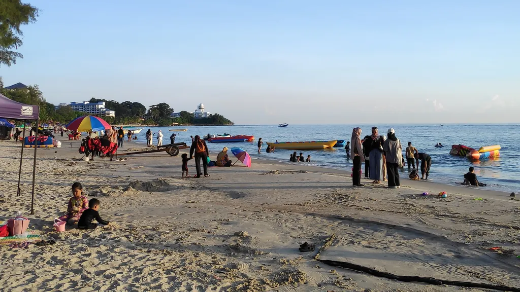 Pilihan Pantai Impian untuk Kanak Kanak dan Dewasa Pantai Teluk Kemang