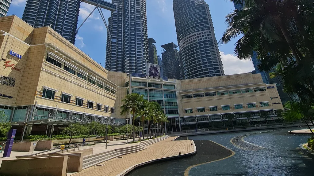 Pusat Perbelanjaan di Kuala Lumpur Suria KLCC