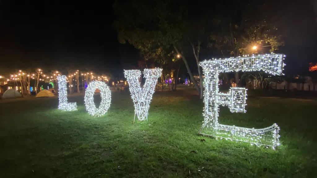 Taman Tema Keriangan Tanpa Henti di Aurora Park